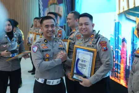 Dua Prestasi Gemilang Warnai Akhir Bertugas Kasatlantas Polres Gresik Foto BeritaJatim.com