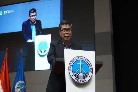 Resmi Pimpin UK Petra 2025–2029, Prof. Rolly Intan Komitmen Perkuat Visi Foto BeritaJatim.com
