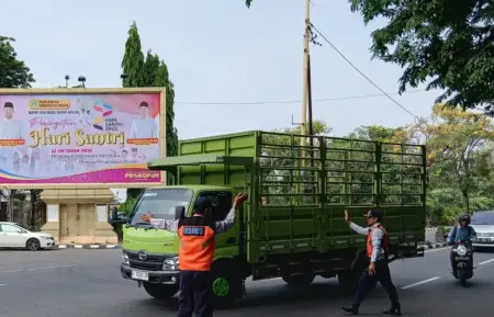 Dishub Gresik Tertibkan 2.271 Truk Langgar Jam Operasional Foto BeritaJatim.com