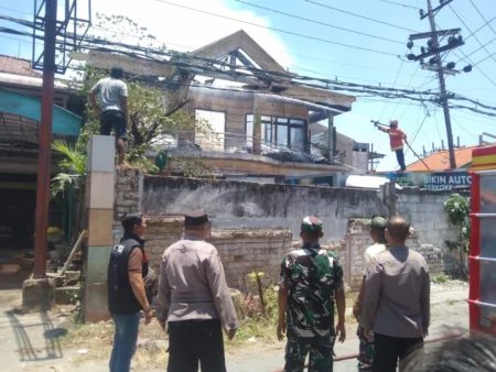 Gudang Indomarco dan Silikon di Gresik Terbakar Foto BeritaJatim.com