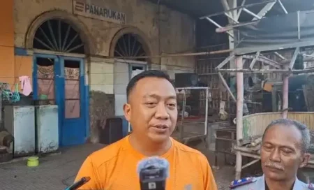 Live TikTok Bupati Situbondo Buyar Gara-gara Maling Terkepung di Depan Pendapa Foto BeritaJatim.com