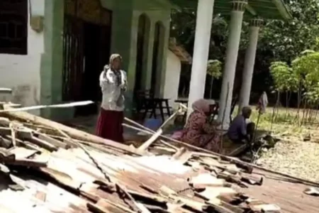 Update Data Gempa Sumenep: 316 Bangunan Rusak, Termasuk Sekolah dan Puskesmas Foto BeritaJatim.com