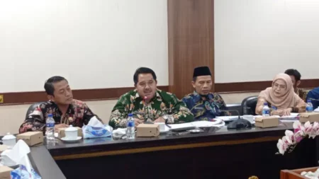 Ratusan Lulusan Pendidikan Profesi Guru di Jember Tuntut Kejelasan Status Foto BeritaJatim.com