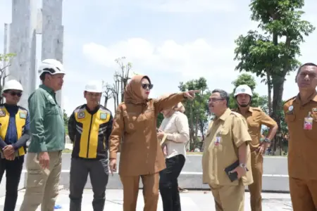 Revitalisasi Alun-alun Sidoarjo Capai 51 Persen, Wabup Mimik Minta Pengerjaan Maksimal Foto BeritaJatim.com