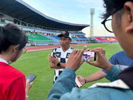 Widodo C Putro Evaluasi Lini Belakang Deltras FC Usai Kemenangan atas Persipura Jayapura Foto BeritaJatim.com