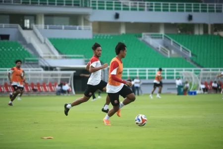 Deltras FC Harus Menang Lawan Persiku Kudus: Strategi Widodo Hadapi Serangan Balik Cepat Foto BeritaJatim.com