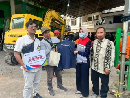 Pertagas dan DLHK Sidoarjo Bersinergi Bantu Pemulihan Pesantren Al-Khoziny Foto BeritaJatim.com