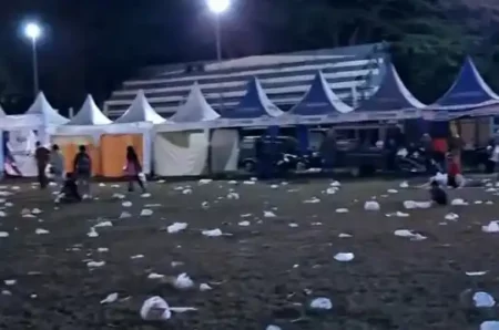 Stadion Bayuangga Kotor dan Rusak Usai HUT Kota Probolinggo, Askot PSSI Soroti Tanggung Jawab Panitia Foto BeritaJatim.com