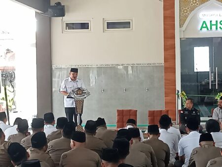 Bupati Gresik Tegaskan: Tak Ada Lagi Satpol PP Arogan Foto BeritaJatim.com