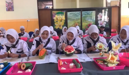 Pelatihan Seni Carving di Sekolah Ponorogo, Buka Peluang Usaha Kreatif Foto BeritaJatim.com