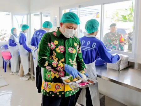 Bupati Pasuruan Tinjau SPPG Kedawung Wetan, Pastikan Menu Gizi Sesuai Standar BGN Foto BeritaJatim.com