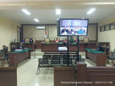 Kejari Ponorogo Tuntut 14,5 Tahun Penjara untuk Terdakwa Korupsi Dana BOS SMK PGRI 2 Foto BeritaJatim.com