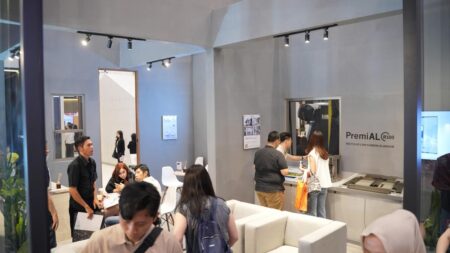 TOSTEM Pamerkan Beragam Produk Inovasi Jendela di IndoBuildTech Surabaya 2025 Foto BeritaJatim.com