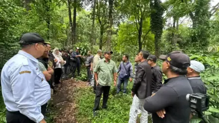 Pansus DPRD Pasuruan Tinjau Hutan di Lereng Arjuno-Welirang, Warga Prigen Tolak Pembangunan Real Estate Foto BeritaJatim.com