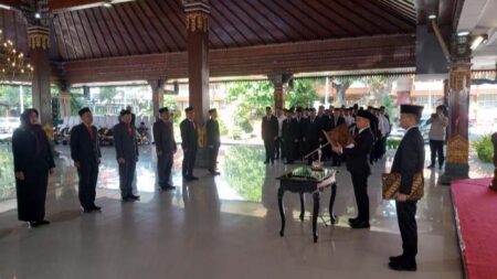 Bupati Mojokerto Lantik Tujuh Pejabat Pimpinan Tinggi Pratama Foto BeritaJatim.com