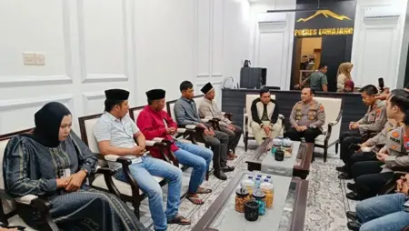 Keluarga Tersangka Pencurian Hewan Minta Maaf atas Penyerangan Mapolres Lumajang Foto BeritaJatim.com