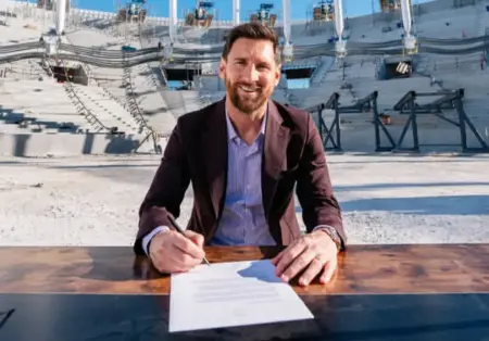 Lionel Messi Aktif Hingga 41 Tahun, Teken Kontrak Baru dengan Inter Miami Foto BeritaJatim.com