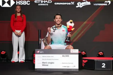 Jonatan Christie Juara Denmark Open 2025, Taklukkan Shi Yu Qi Lewat Duel Sengit Foto BeritaJatim.com