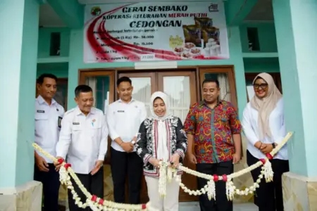 Ning Ita Resmikan Gerai KKMP Gedongan Kota Mojokerto, Dorong Inovasi Layanan Cepat dan Efisien Foto BeritaJatim.com
