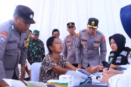 Polres Ngawi Gelar Bakti Kesehatan Gratis di Padas: Terima kasih Pak Polisi Foto BeritaJatim.com