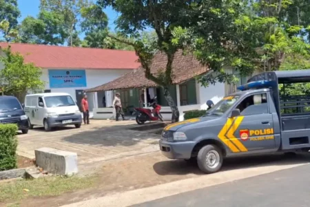 SPPG Pemasok MBG di SMKN 1 Sine Ngawi Dihentikan Sementara Pasca Dugaan Keracunan Foto BeritaJatim.com