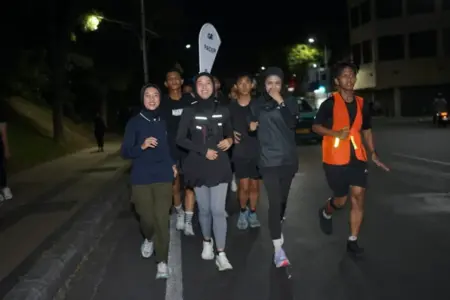 Sate Asin Garuda Sukses Gelar Groove & Move, Perpaduan Night Run, Musik, dan Car Gathering di Surabaya Foto BeritaJatim.com