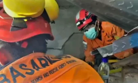 Update Tragedi Robohnya Bangunan Pesantren Al Khoziny Sidoarjo: 37 Korban Tewas, Pencarian Masih Berlanjut Foto BeritaJatim.com