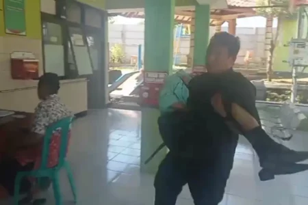 Wabup Ngawi Pastikan Korban Dugaan Keracunan MBG SMKN 1 Sine Tertangani Foto BeritaJatim.com