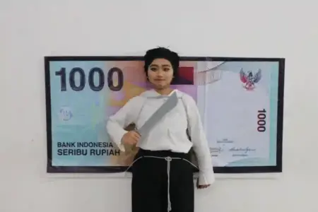 Sumpah Pemuda, Ubaya Pamerkan Baju Adat Foto BeritaJatim.com
