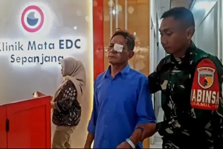 TNI Manunggal Membangun Desa di Sidoarjo Gelar Operasi Katarak Gratis bagi Warga Foto BeritaJatim.com