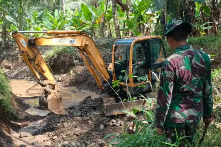 Normalisasi Sungai Antrokan Lebihi Target, TMMD 126 Bawa Harapan Baru untuk Warga Lebakharjo Foto BeritaJatim.com