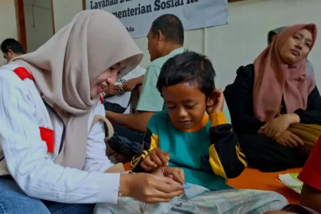 Unesa Beri Konseling dan Trauma Healing Korban Musala Ambruk Sidoarjo Foto BeritaJatim.com