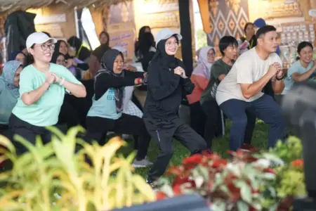 Ikuti Olahraga Strong Nation Finfest 2025, Wali Kota Kediri Ajak Jaga Semangat Hidup Sehat Foto BeritaJatim.com