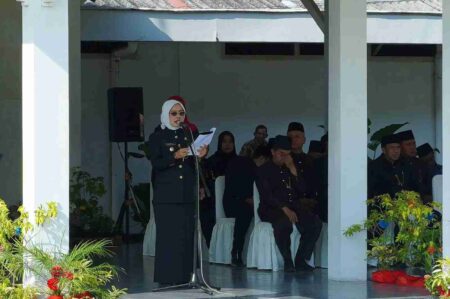 Pemkab Kediri Gelar Upacara Hari Jadi ke-80 Provinsi Jawa Timur: Tegaskan Komitmen “Jatim Tangguh, Terus Bertumbuh” Foto BeritaJatim.com