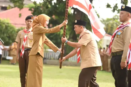Mbak Wali Kediri Lepas Kontingen Pramuka Garuda ke Coban Talun: Ajang Latih Kemandirian dan Daya Juang Anak Foto BeritaJatim.com