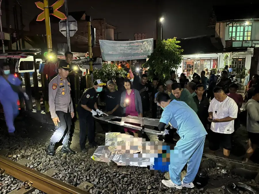 Hendak Menyeberang Perlintasan, Remaja di Tulungagung Tertabrak Kereta Api Foto BeritaJatim.com