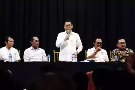 Rekam Jejak Jelas, Arif Fathoni Minta Publik Tak Hakimi Adies Kadir Foto BeritaJatim.com