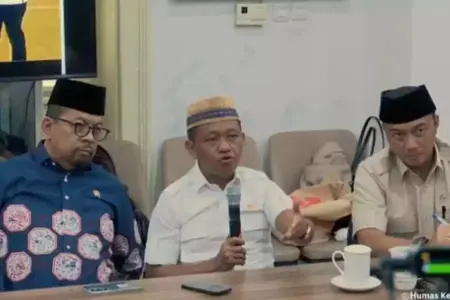 Bahlil Lahadalia Pastikan Kuota Impor BBM 2026 Dibuka untuk Swasta dan Pemerintah Secara Merata Foto BeritaJatim.com