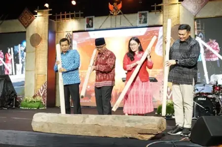Finfest 2025 Resmi Dibuka, Gus Qowim: Wujud Sinergi untuk Literasi dan Inklusi Keuangan di Kota Kediri Foto BeritaJatim.com
