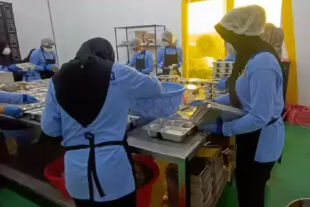 Gebrakan Setahun Prabowo-Gibran di Blitar: 30 Dapur MBG Sudah Beroperasi, Target 97 Unit Foto BeritaJatim.com