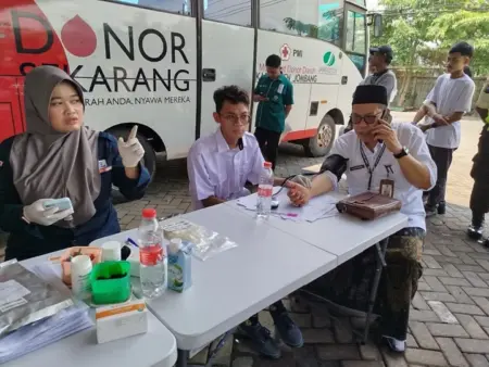 Dinas Tenaga Kerja Jombang Apresiasi Donor Darah Massal PT Aksha Karunia Mill Foto BeritaJatim.com