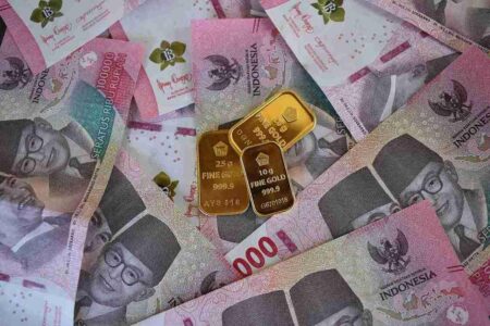 Emas Naik Lagi! Ini Harga Terbaru di Pegadaian, LakuEmas, dan Aneka Logam 7 Oktober 2025 Foto BeritaJatim.com