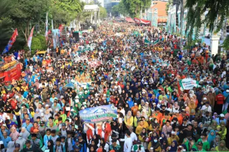 Pengalihan Arus di Sekitar Grahadi Surabaya Malam Ini, Simak Rekayasa Lalu Lintas Hari Santri 2025 Foto BeritaJatim.com