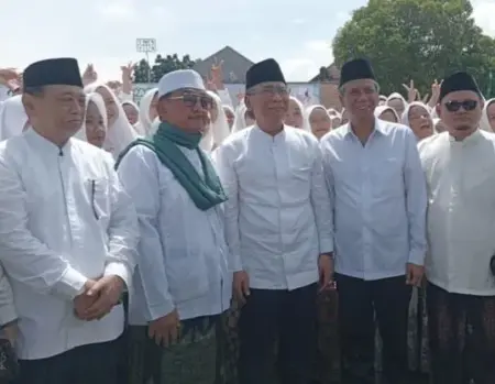 Peringatan 2 Abad PPBU Tambakberas Jombang dan Semangat Hari Santri 2025: Meneguhkan Peran Pesantren dalam Perjuangan Bangsa Foto BeritaJatim.com