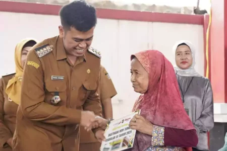 Pemkot Blitar Salurkan Bansos Rastrada Tahap 3, Tapi Jumlah Penerimanya Menyusut Foto BeritaJatim.com