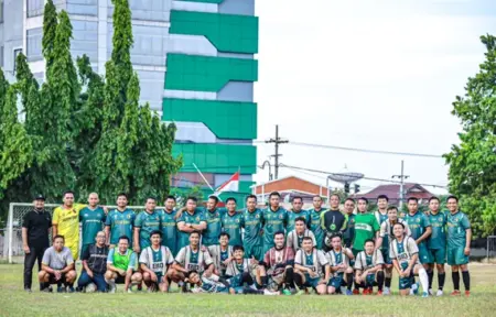PT CJI dan Kodim 0814 Jombang Gelar Pertandingan Sepakbola Persahabatan Foto BeritaJatim.com
