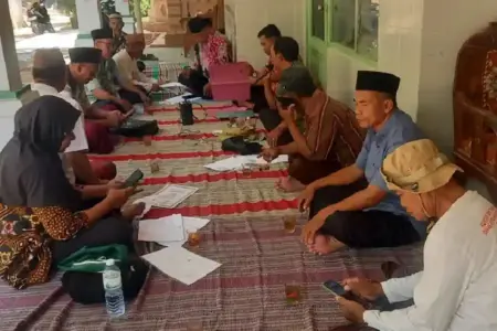 Pemerintah Perkuat Transparansi Distribusi Pupuk Bersubsidi Lewat Sosialisasi RDKK di Giligenting Foto BeritaJatim.com