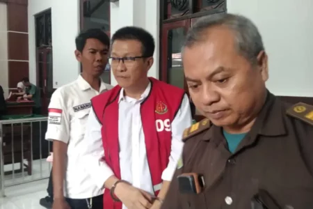 Rayakan Ultah di Resto Berujung Penganiayaan, Pria Surabaya Duduk di Kursi Pesakitan Foto BeritaJatim.com