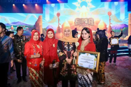 Khofifah: Indonesia Emas 2045, Semoga Pemimpinnya dari Pelajar Jatim! Foto BeritaJatim.com