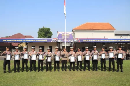 15 Personel Polres Mojokerto Kota Terima Penghargaan Foto BeritaJatim.com
